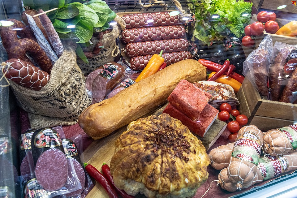 В Омске продавалась опасная колбаса.