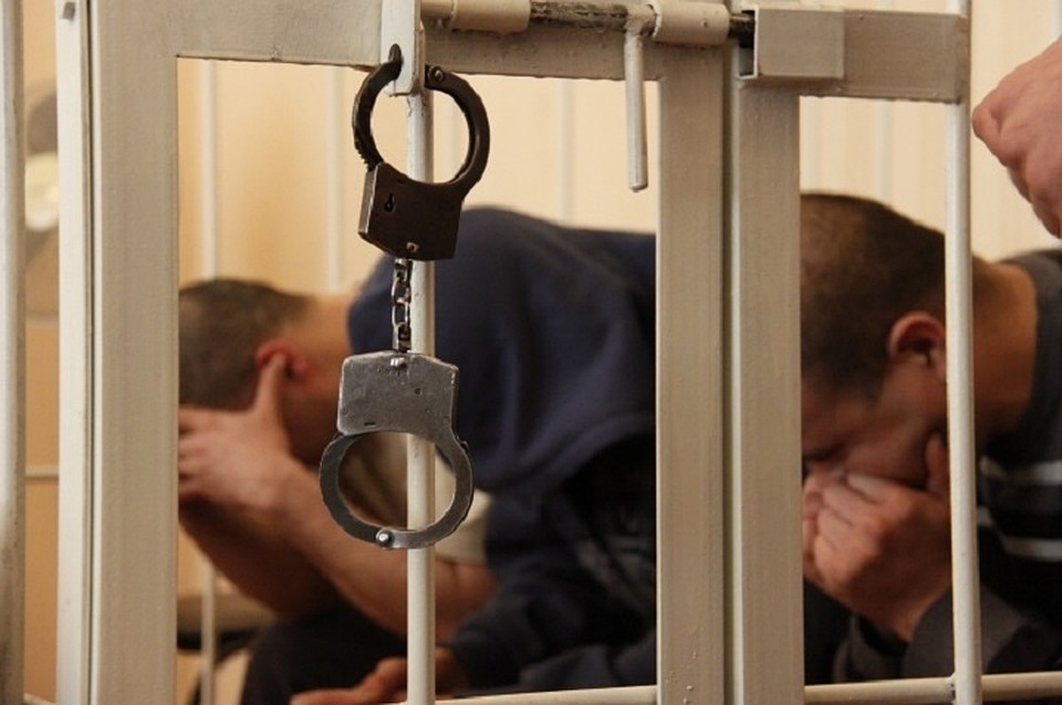 Будучи еще подростком, один из осужденных затеял ссору с незнакомым мужчиной в ночном кафе.