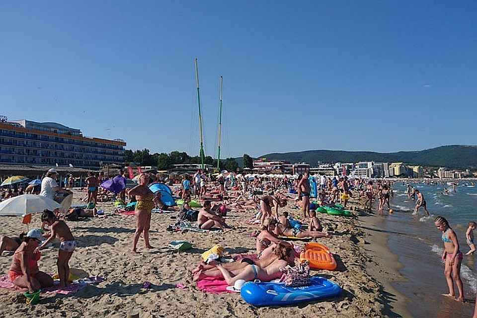 Девушка нашла документы на пляже.