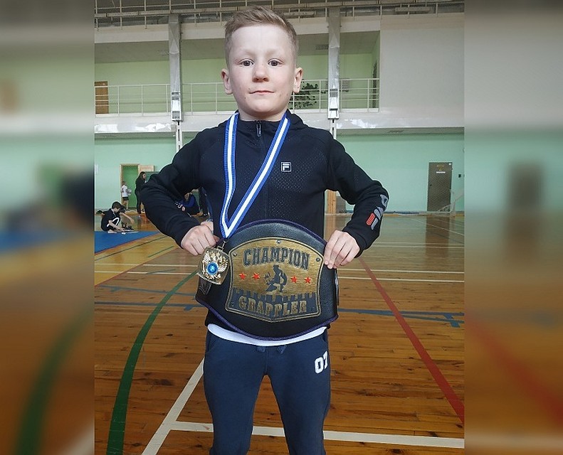 Врожденный порок сердца не помешал 11-летнему мальчику завоевать золото на соревнованиях по грэпплингу