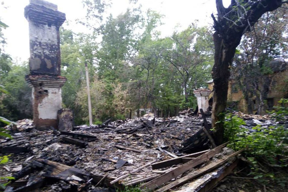 Дом на Дегтярева давно сгорел, а его собрались сносить. Фото: «Гражданский патруль»