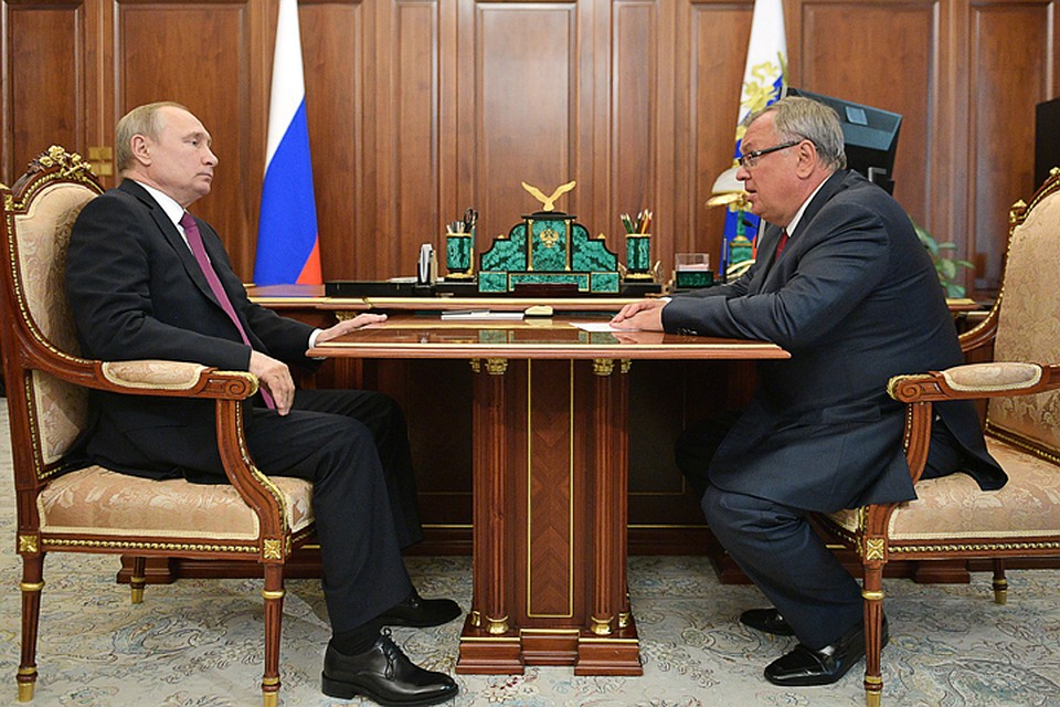 На предыдущей встрече Путин просил сделать все, чтобы стоимость ипотеки снижалась, Костин этого не забыл. Фото: Алексей Дружинин/ТАСС
