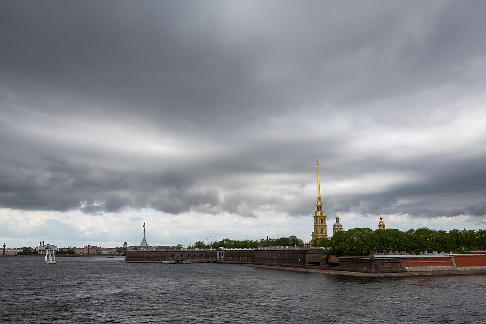 В Петербурге ожидаются кратковременные дожди, при этом тепло