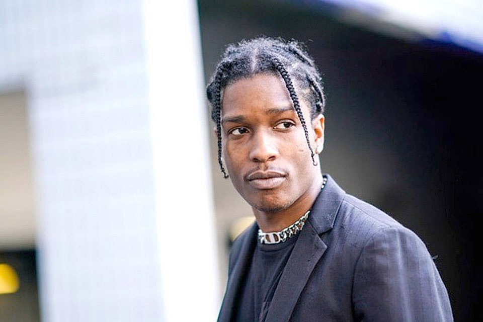 Шведский суд признал американского рэпера A$AP Rocky и двоих членов его команды виновными в нападении на прохожего в Стокгольме и приговорил их к условному наказанию. Фото: с сайта stereogum.com