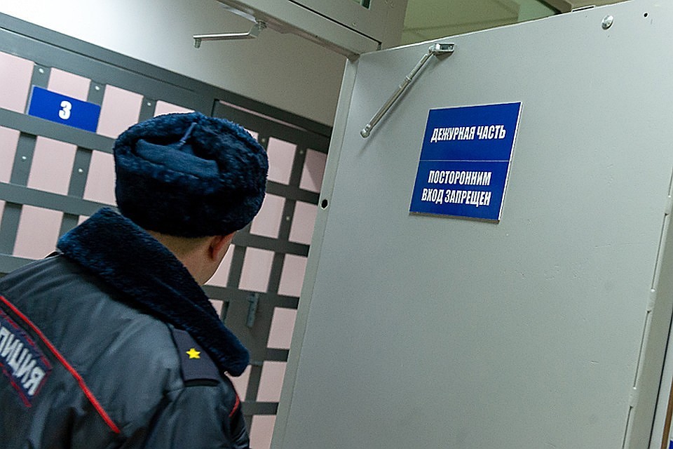 Жители Полярного не спешат обращаться в полицию, хотя знают об извращенце.