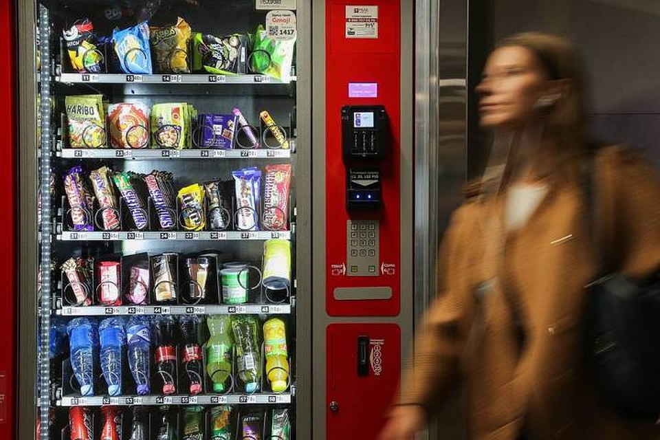 Минздрав предложил ограничить продажу чипсов и газировки на рабочих местах. Фото: Гавриил Григоров/ТАСС