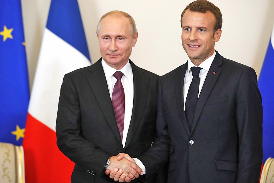 Эммануэль Макрон пригласи Владимир путина посетить во Франции Форт Брегансон.