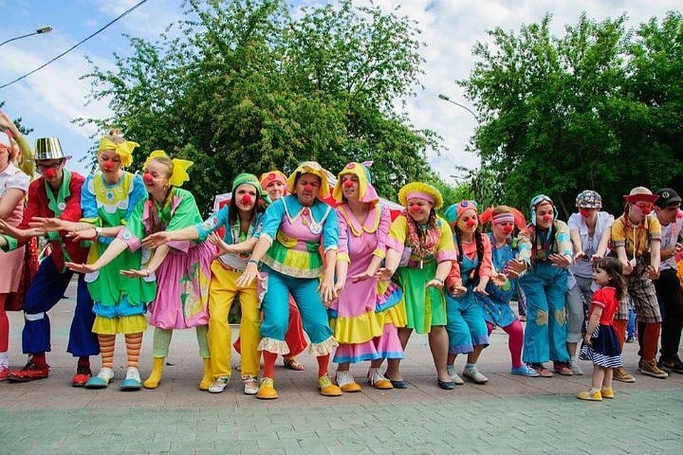 Больничные клоуны выйдут в парк. Фото: предоставлено АНО "Больничные клоуны НОС"