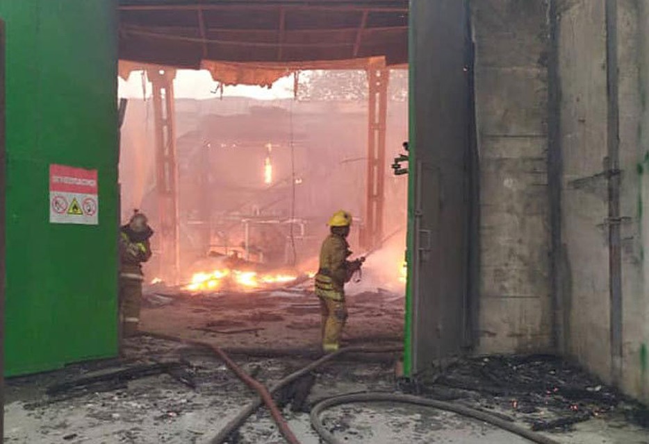 Пожар на Валиханова тушили пять часов.