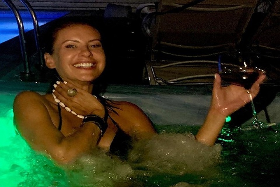 Молдавская певица Наталья Барбу отпраздновала 40-летие в джакузи