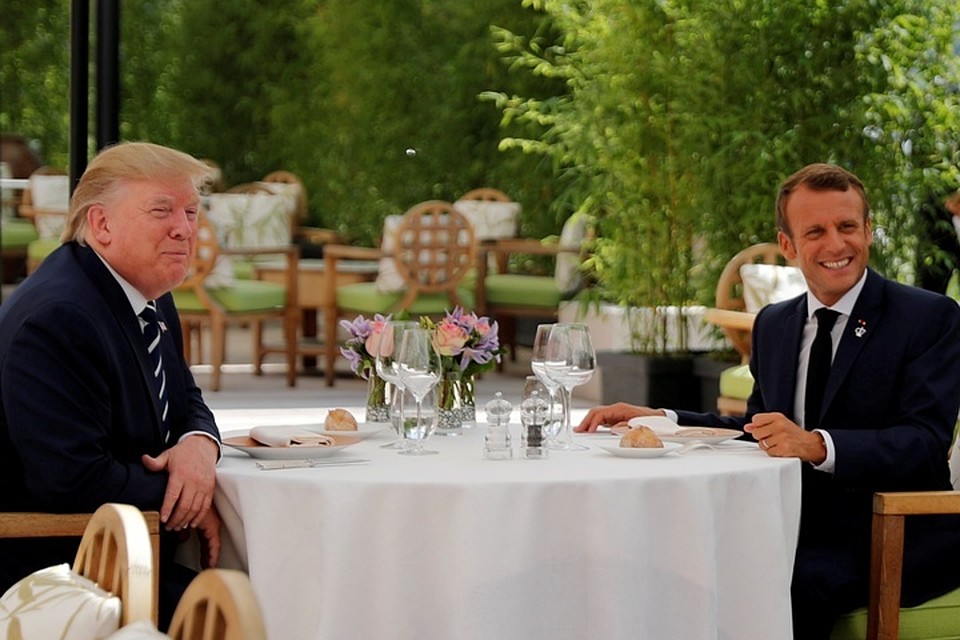 Дональд Трамп и Эммануэль Макрон во время ланча «тет-а-тет» в Биаррице