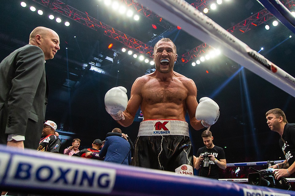 Сергей Ковалев защитил пояс чемпиона мира.