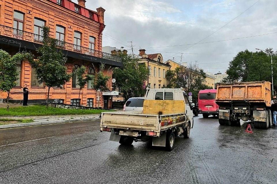 Перебегание дороги закончилось для хабаровской пенсионерки смертью после аварии