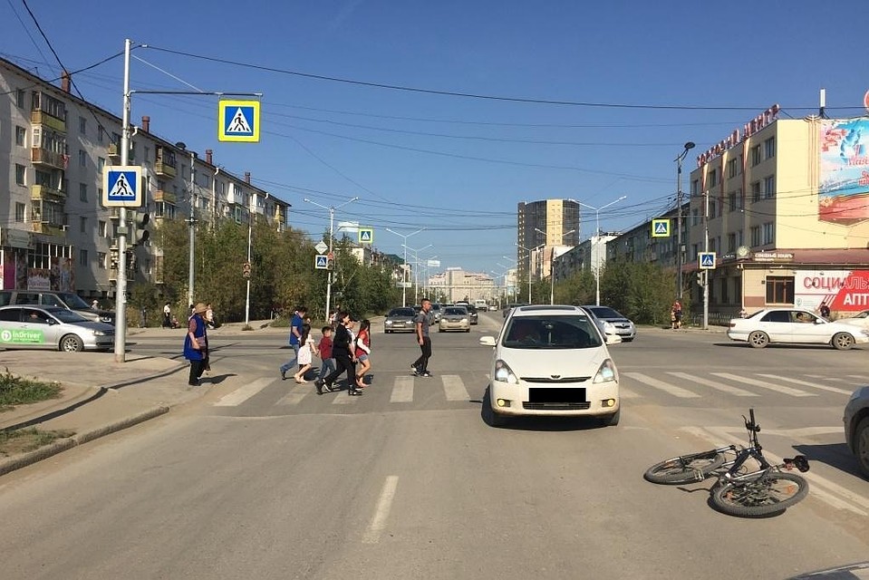 В момент ДТП велосипедистка не была экипирована средствами защиты.