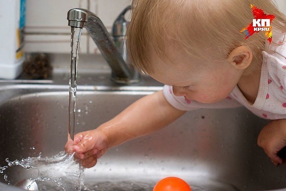 Без воды сидели 4,5 тысячи человек.