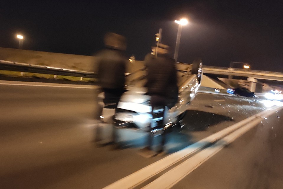 Иномарка несколько метров прокатилась на крыше