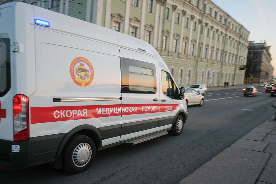 В торговом центре в Петербурге у 15-летней школьницы начались схватки