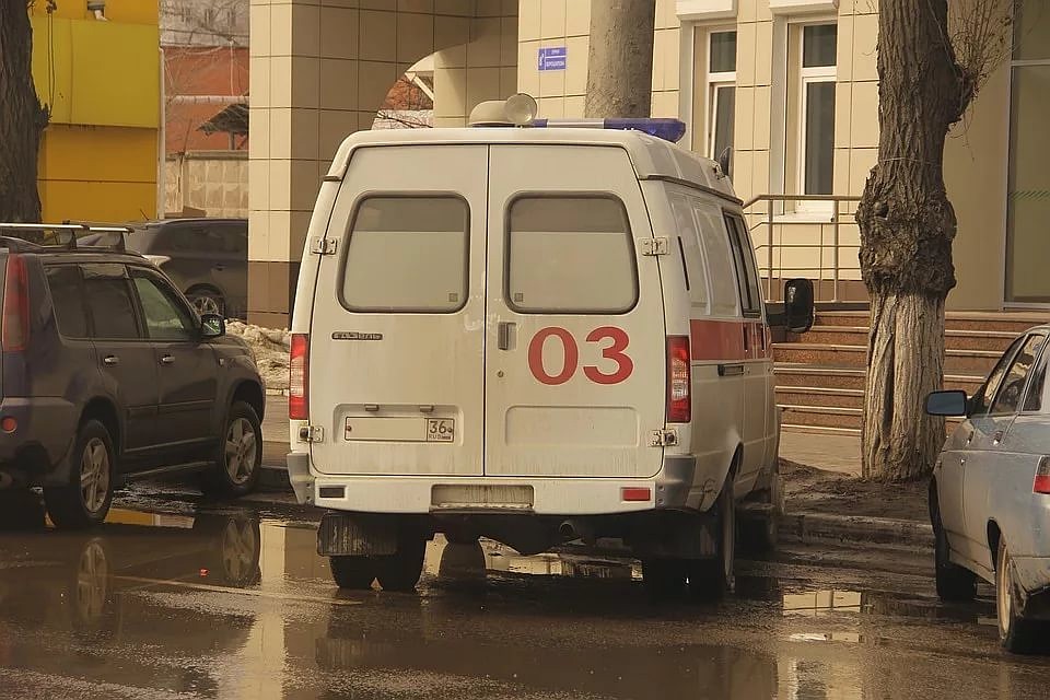 Ребенка из гимназии №9 (ул. Минская, 23) прямо с «линейки» пришлось госпитализировать в больницу