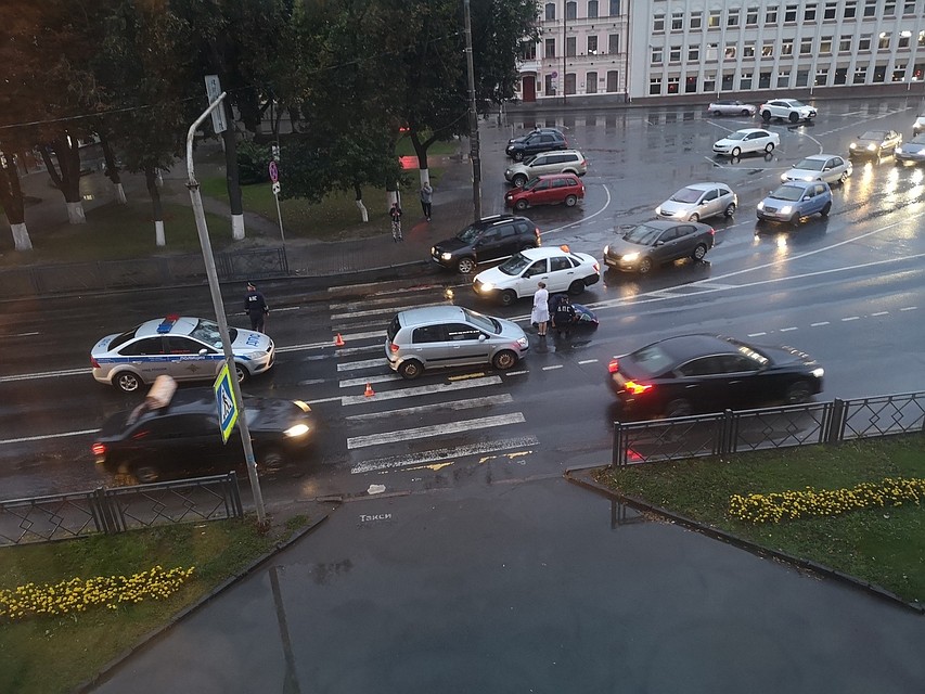 Фото: "Жесть по-Псковски". 41-летняя пострадавшая госпитализирована.