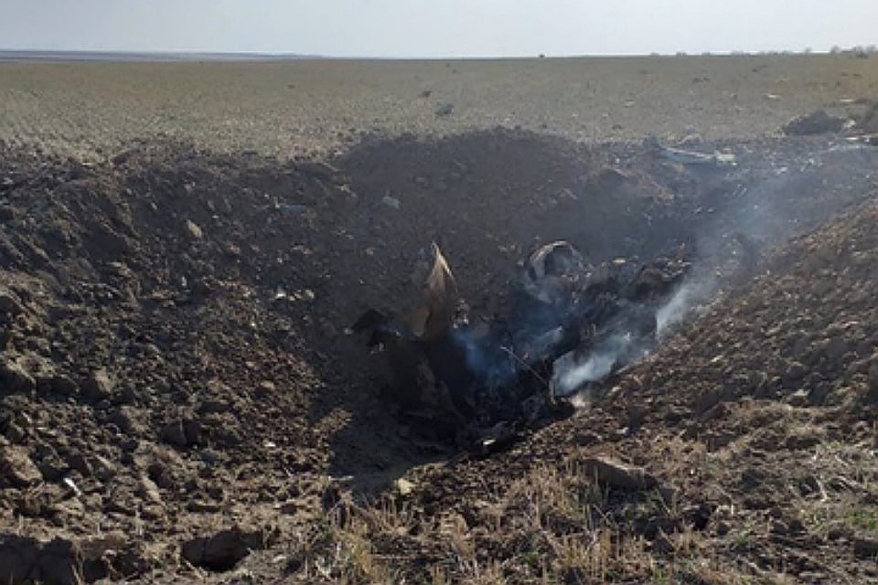 Тела пилотов оказались замурованы в кабине взорвавшегося самолёта. Фото с места ЧП