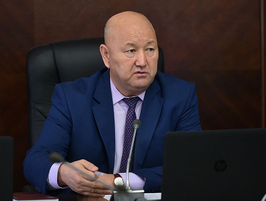 Руководит всей работой Жениш Разаков.