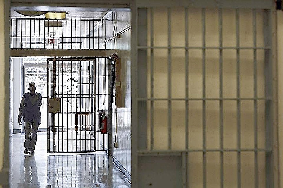 Острый дефицит мест в тюрьмах Швеции приводит к нарушению условий содержания заключенных.
