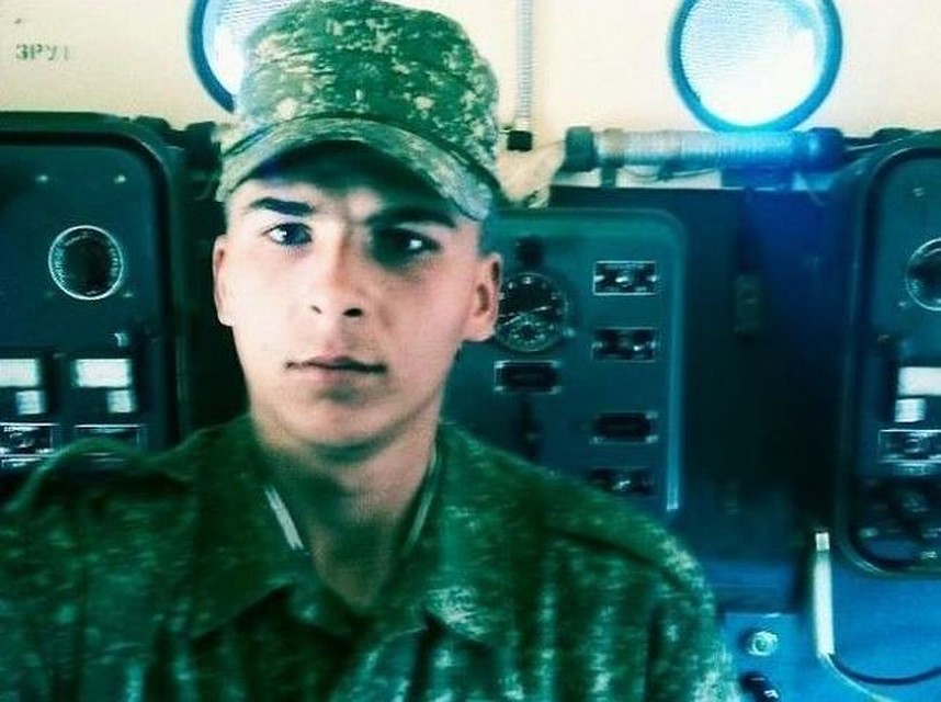 Александр Орлов погиб год назад в армии. Его мама все это время пытается узнать причины смерти. Фото: личный архив