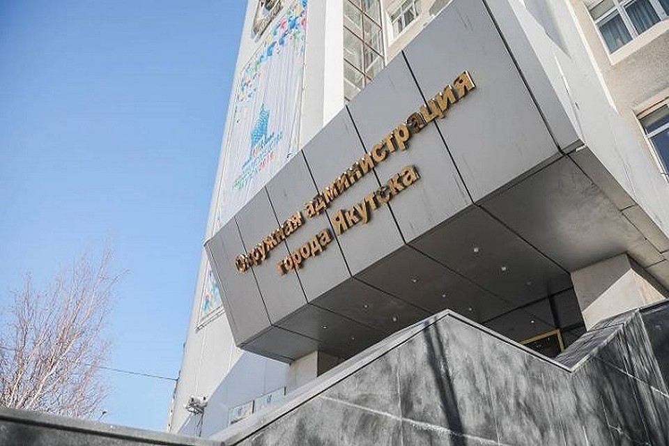 Роман начала свой трудовой путь с должности слесаря в 2002 году.