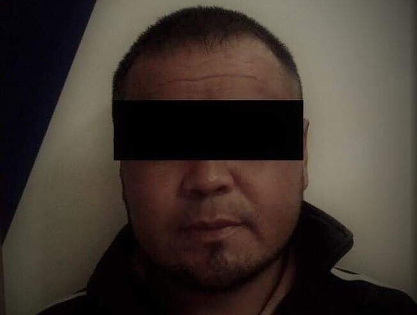 По подозрению в грабеже задержаны двое мужчин.