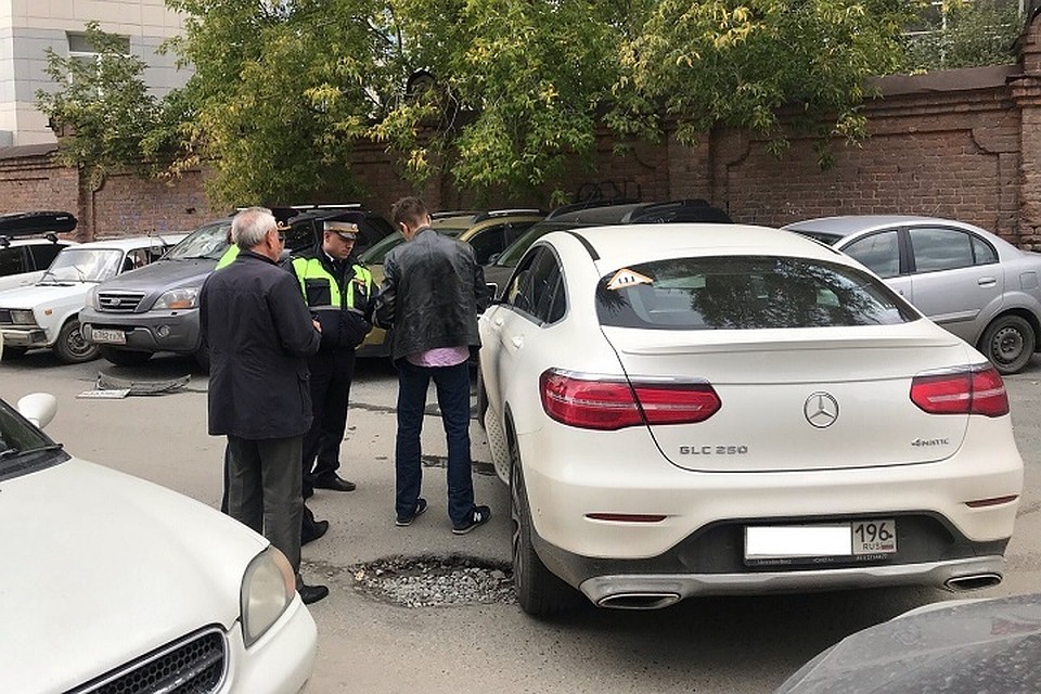 Виновника аварии задержали полицейские. Фото: предоставлено очевидцами