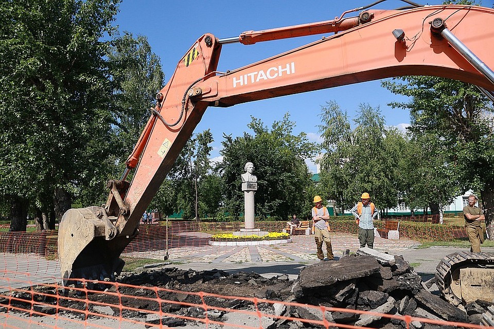 Площадь Свободы и раскопки