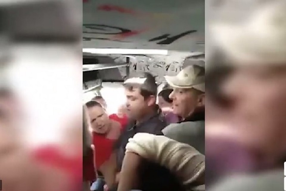 Женщины устроили драку в кишиневской маршрутке. Фото: скриншот из видео