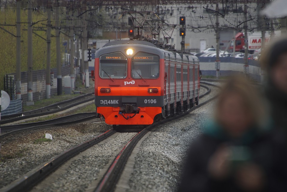 В Гатчине поезд насмерть сбил 16-летнюю ученицу колледжа