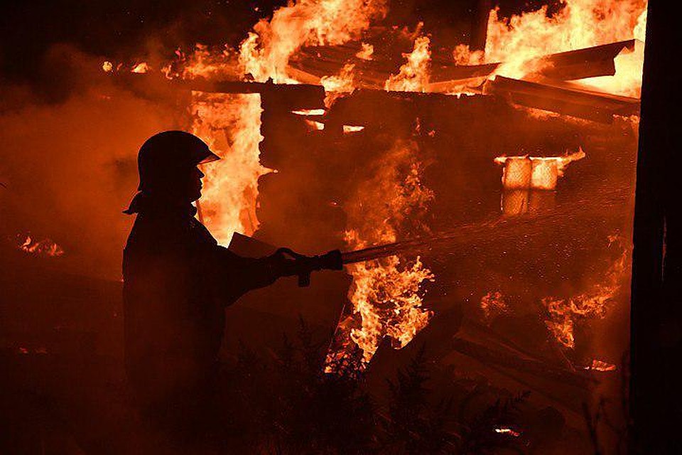 На месте пожара в Ленобласти нашли обгоревший труп