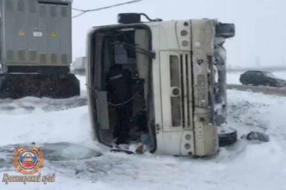 В Норильске водитель перевернувшейся маршрутки бросил пассажиров и сбежал