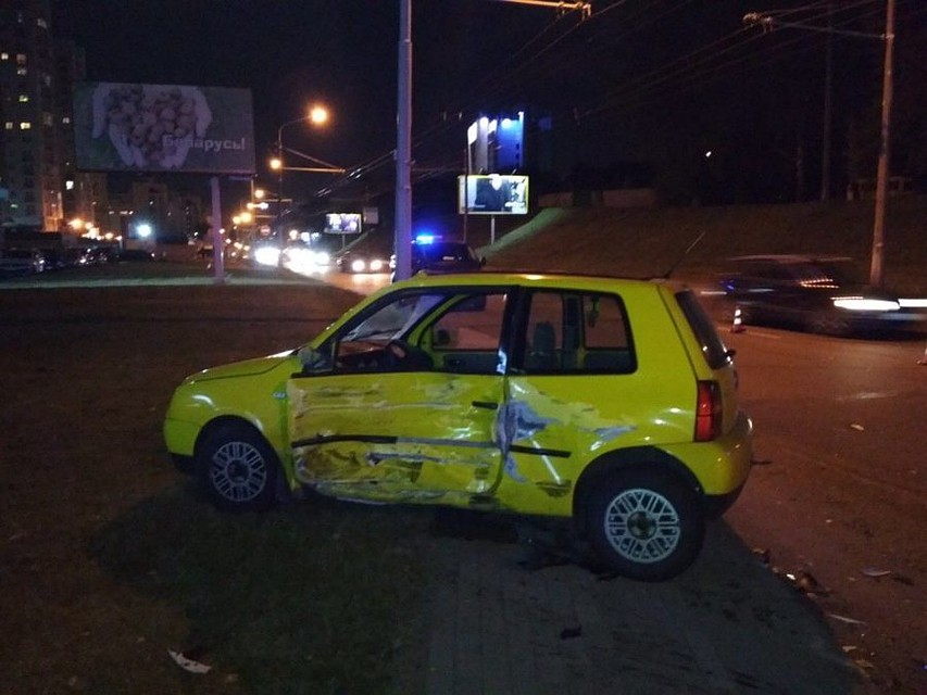 В Минске мотоцикл столкнулся с Volkswagen.