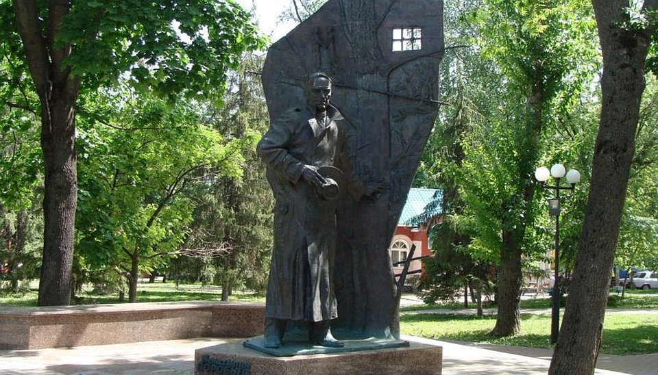 В Курске почтят память писателя