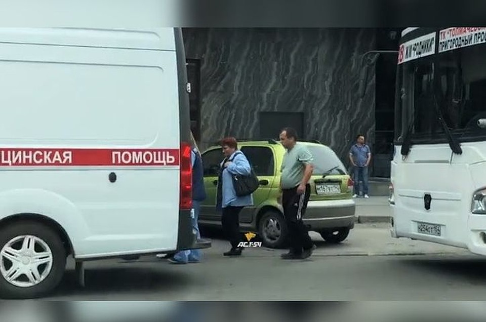 Женщине стало плохо во время поездки на автобусе. Фото: кадр из видео