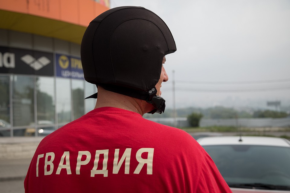 Буйного покупателя выводила охрана. Фото: Агентство Безопасности ГВАРДИЯ.