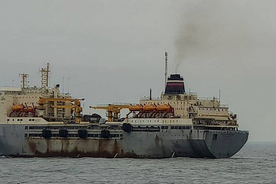 Тушением занимается аварийная бригада.