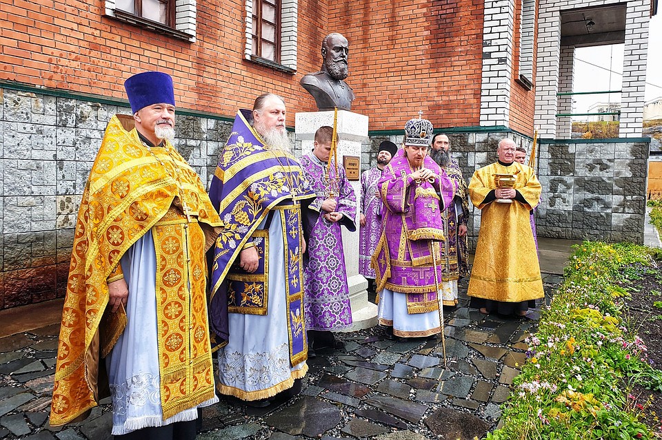 Бюст открыли в торжественной обстановке. Фото: Яна Рябова