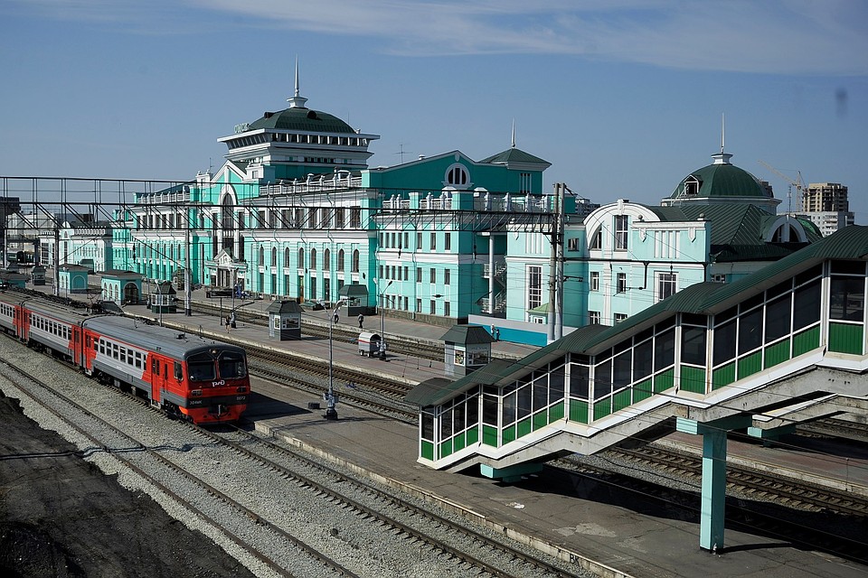 Пьяного омича, матерившегося на пассажиров, высадили из поезда