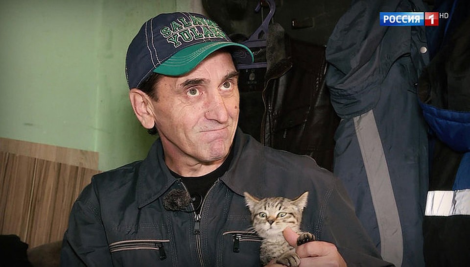 Сейчас единственное близкое существо рядом с Тагиром - его кот. Фото: Вести.ру