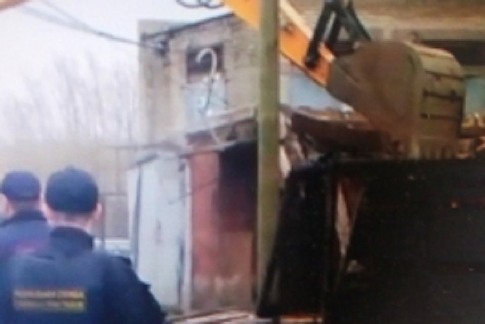 Житель Лабытнанги незаконно обустроил подсобное хозяйство возле многоквартирника Фото: r89.fssprus.ru