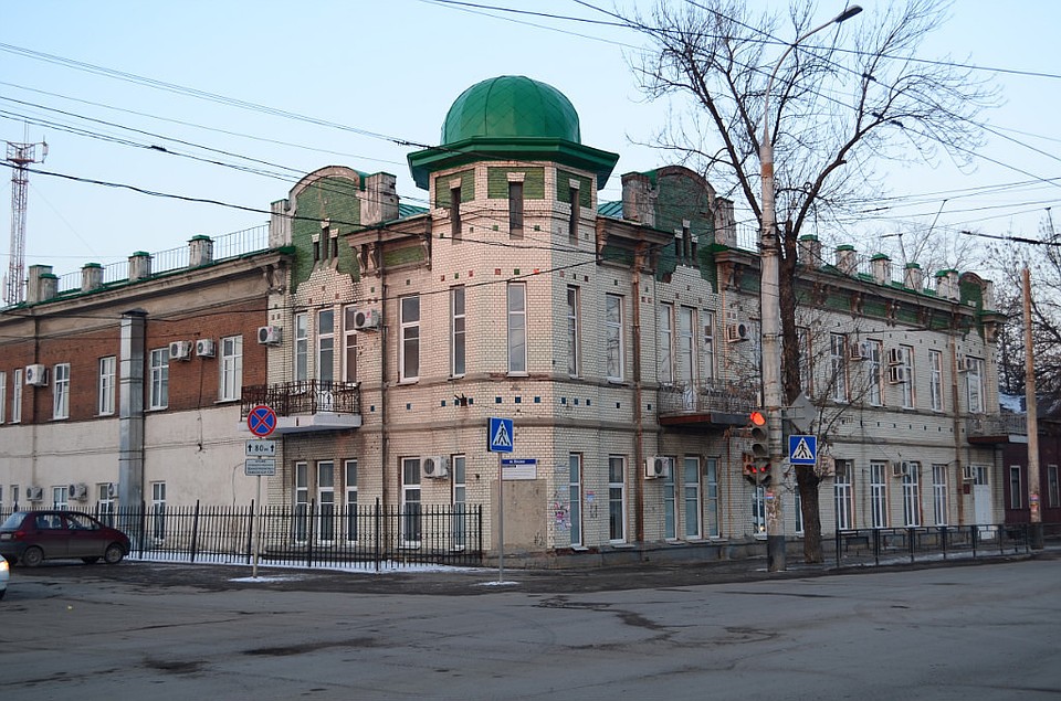 Здание занимает военная прокуратура