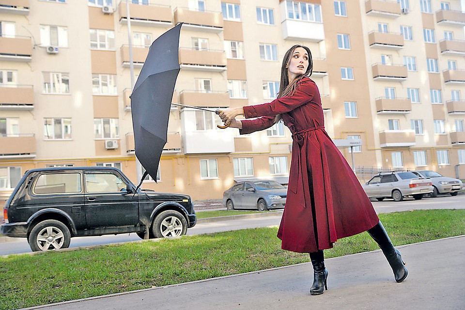 - Ну а я просто улетная девушка! Вечно мой зонт куда-то уносит...