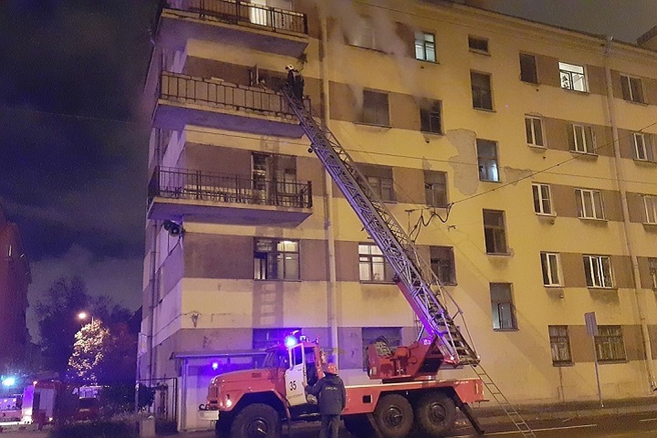На Обводном канале ночью горели две коммунальные квартиры Фото: vk.com/spb_today