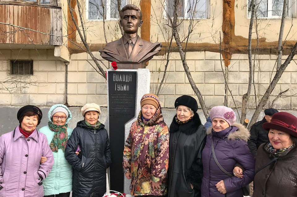 Через 55 лет после трагедии в Якутске открыли бюст Володе Губину. Фото: якутск.рф