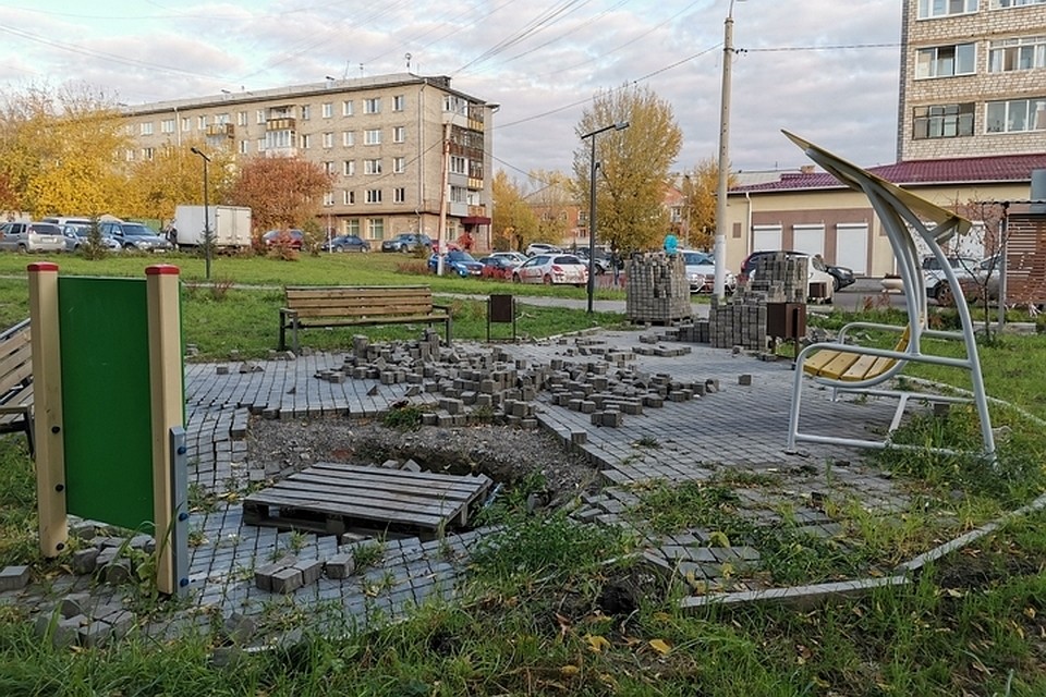 В Красноярске подрядчик провалил ремонт сквера в Октябрьском районе. Фото: пресс-служба администрации города