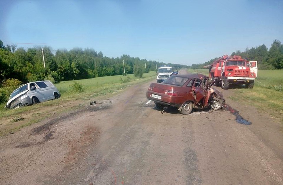 Виновник ДТП потерял управление автомобилем и вылетел на встречную полосу